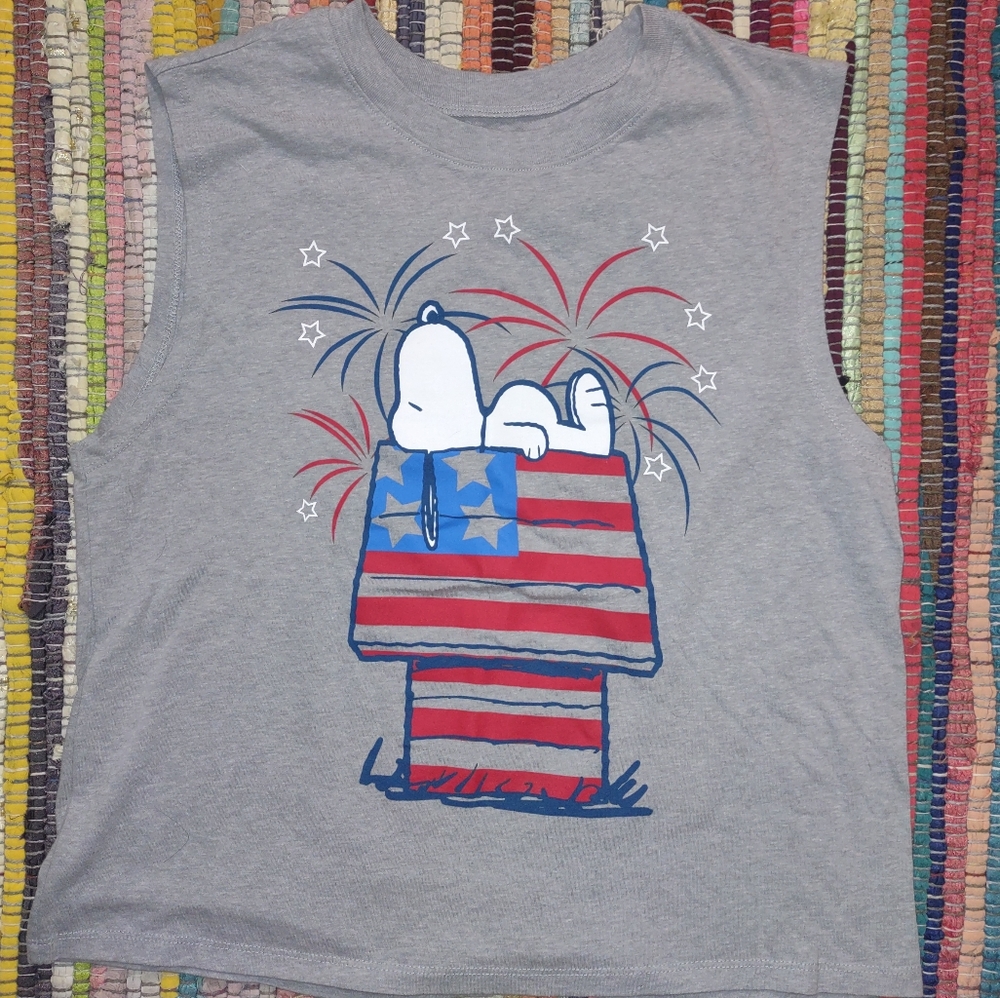 Patriotic cropped Snoopy top